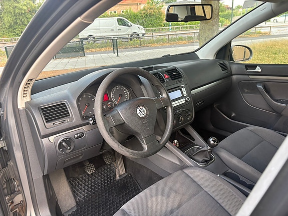 Volkswagen Golf V 5 of 5