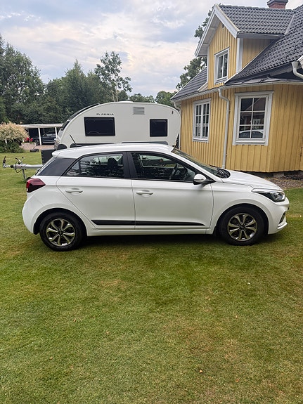 Hyundai i20 2 of 4