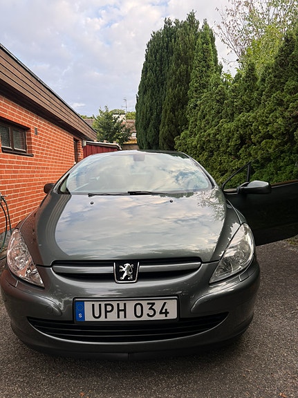 Peugeot 307 CC 2 of 5