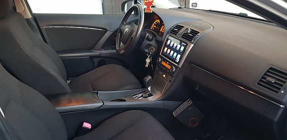Toyota Avensis 7 of 15