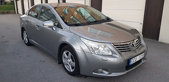 Toyota Avensis 2 of 15