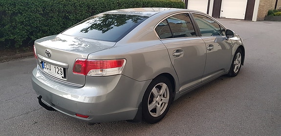 Toyota Avensis 4 of 15