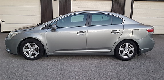Toyota Avensis 9 of 15