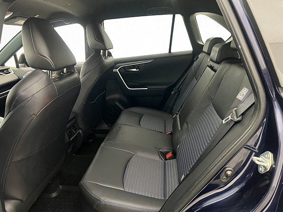 Toyota RAV4 17 of 30