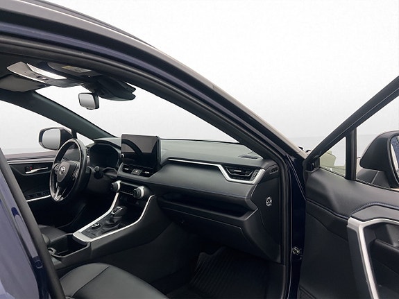 Toyota RAV4 16 of 30