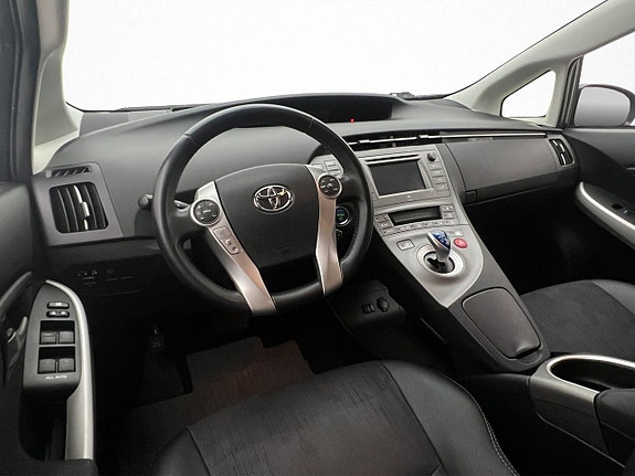 Toyota Prius 13 of 30