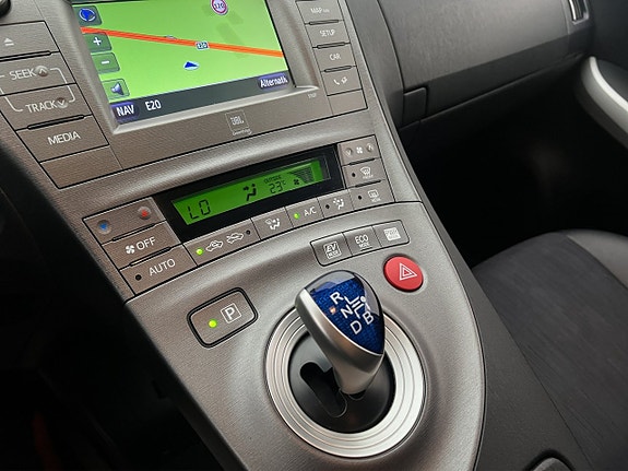 Toyota Prius 24 of 30