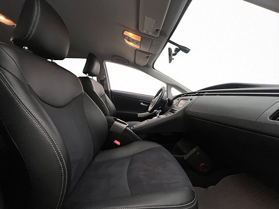 Toyota Prius 15 of 30