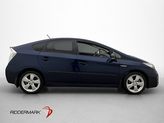 Toyota Prius 9 of 30