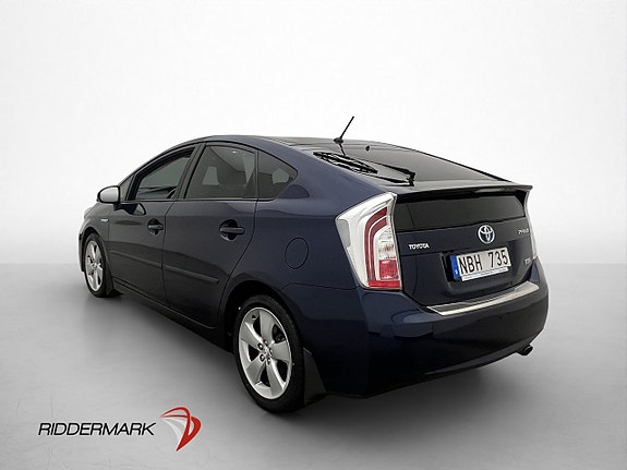 Toyota Prius 5 of 30