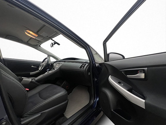 Toyota Prius 16 of 30