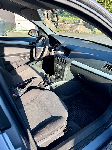 Opel Astra 3 of 5