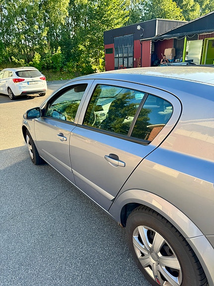 Opel Astra 2 of 5