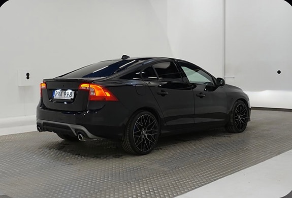 Volvo S60 3 of 5