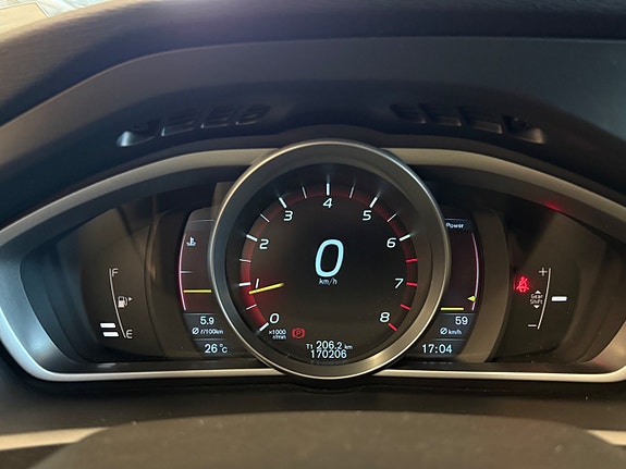 Volvo V40 12 of 18