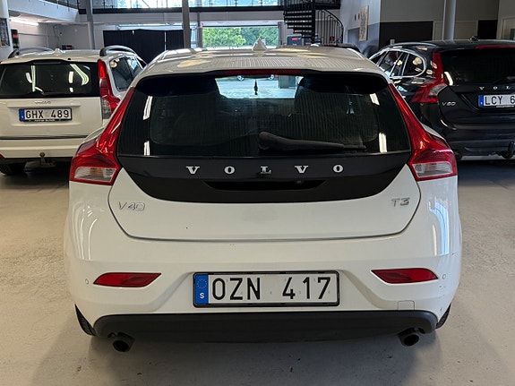 Volvo V40 6 of 18