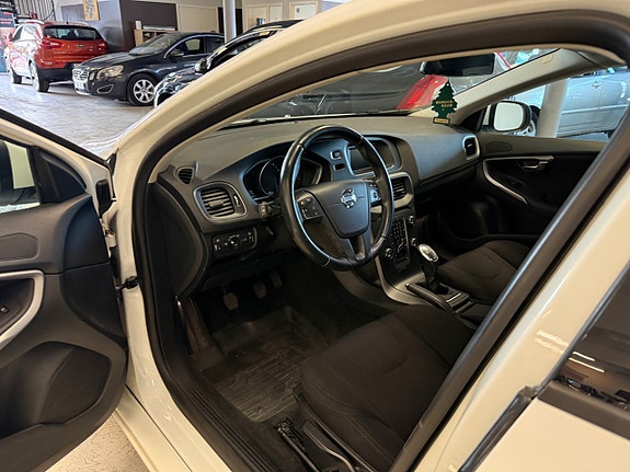Volvo V40 9 of 18