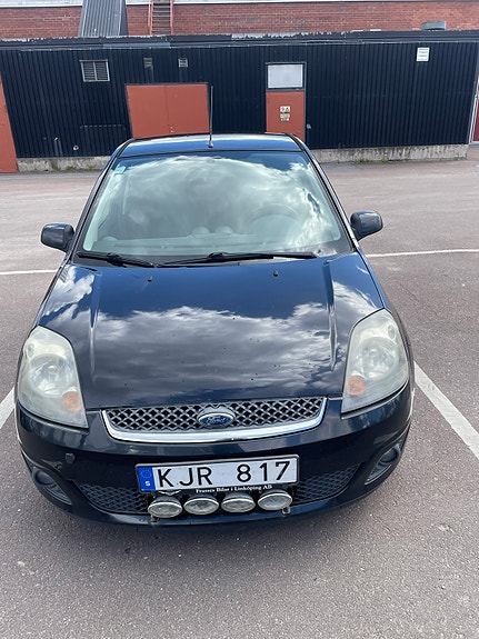 Ford Fiesta 4 of 5