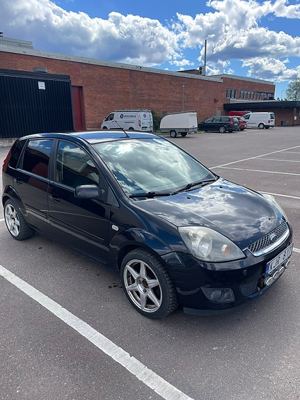 Ford Fiesta 3 of 5