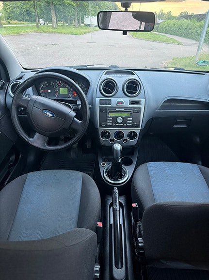 Ford Fiesta 4 of 5
