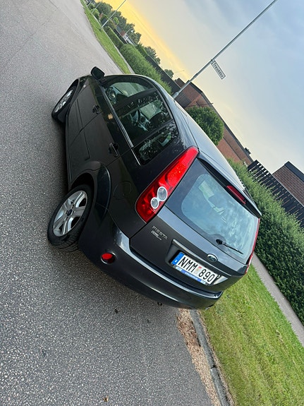 Ford Fiesta 3 of 5