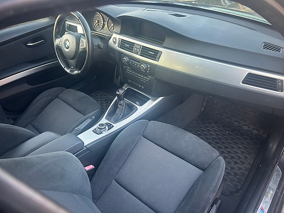 BMW 320i 7 of 9