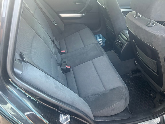 BMW 320i 8 of 9