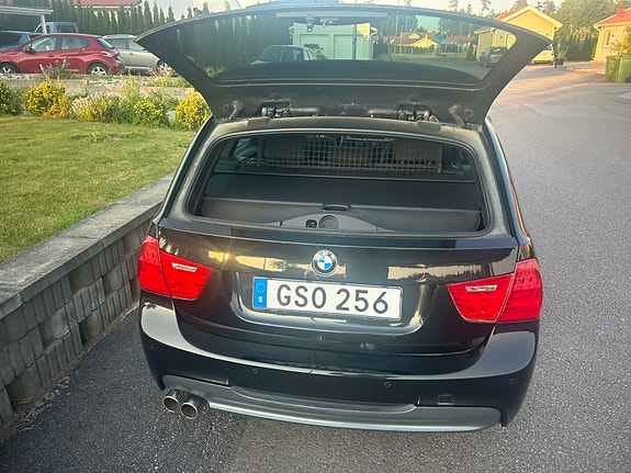 BMW 320i 5 of 5