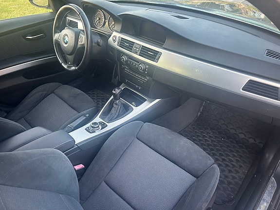 BMW 320i 6 of 9