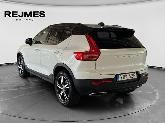 Volvo XC40 3 of 15