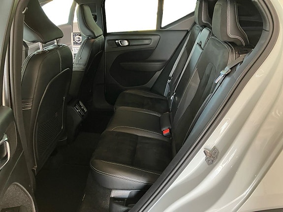 Volvo XC40 7 of 15