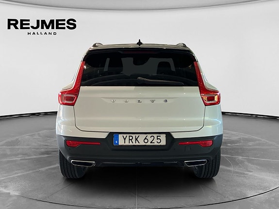 Volvo XC40 8 of 15