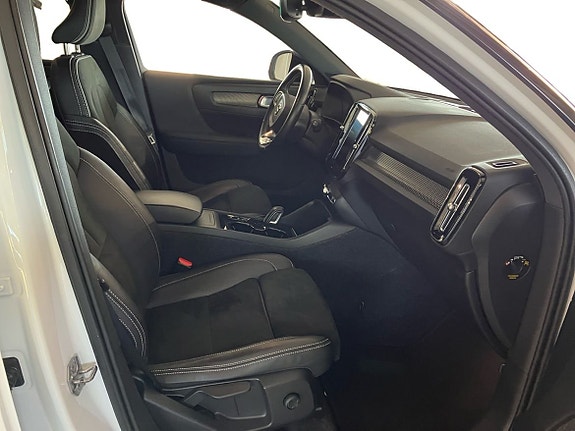 Volvo XC40 5 of 15