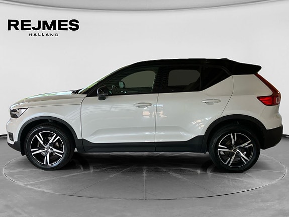 Volvo XC40 4 of 15
