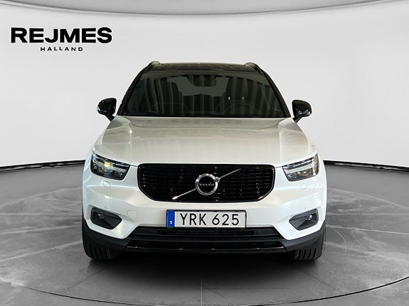 Volvo XC40 9 of 15