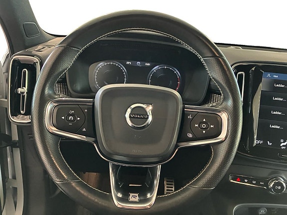 Volvo XC40 11 of 15