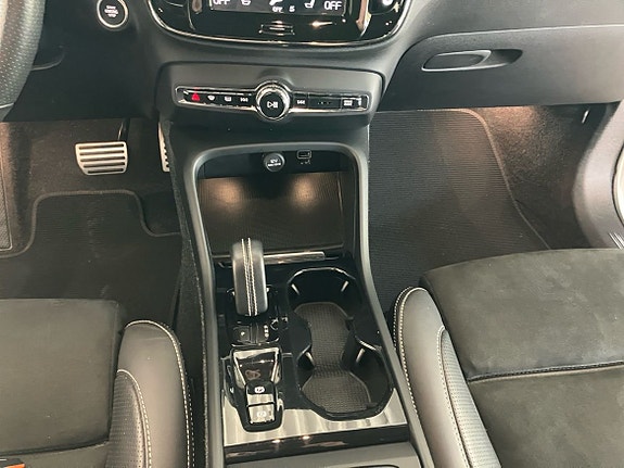 Volvo XC40 13 of 15
