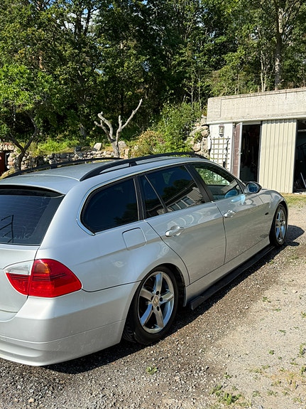 BMW 325i 3 of 6