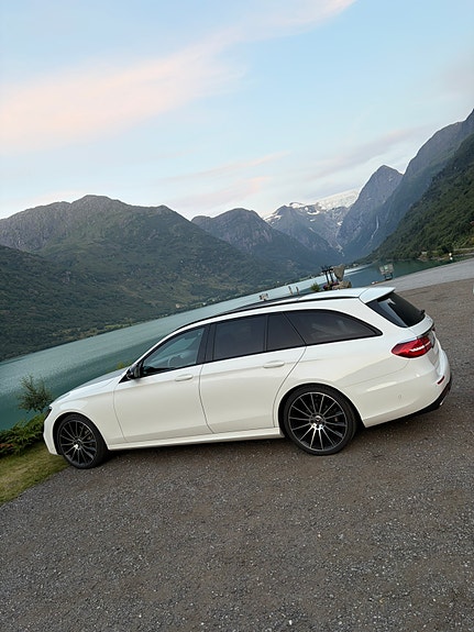 Mercedes-Benz E220 3 of 9