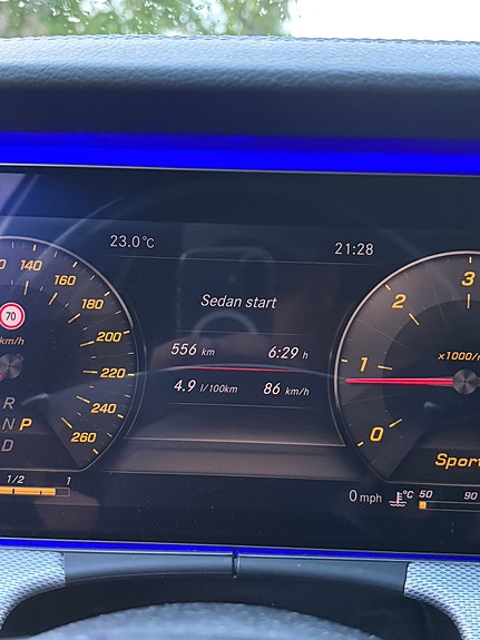 Mercedes-Benz E220 9 of 9