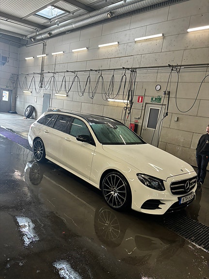 Mercedes-Benz E220 6 of 9