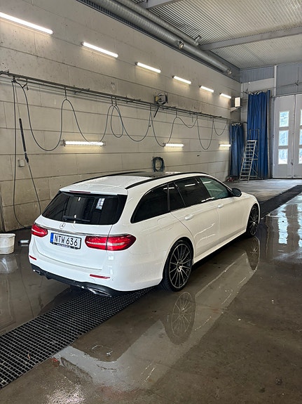 Mercedes-Benz E220 7 of 9