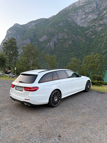 Mercedes-Benz E220 4 of 9