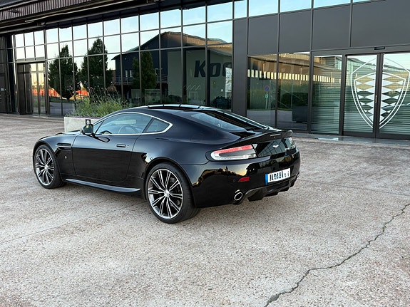 Aston Martin V8 Vantage 3 of 5