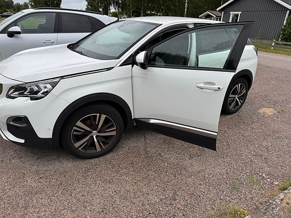 Peugeot 3008 3 of 5