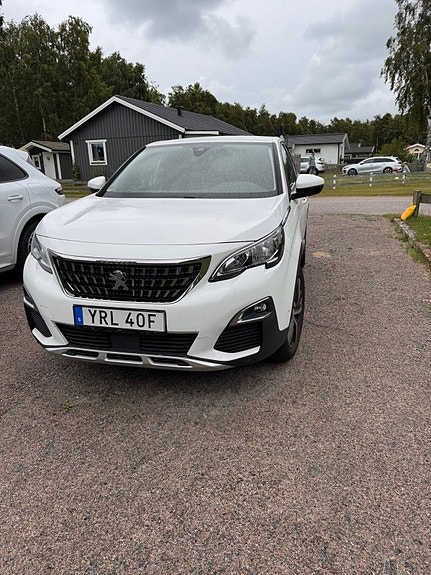 Peugeot 3008 2 of 5
