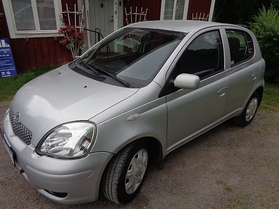 Toyota Yaris 7 of 30