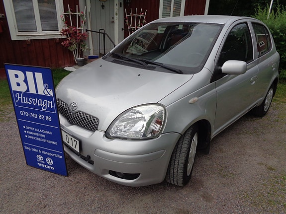 Toyota Yaris 23 of 30