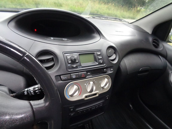 Toyota Yaris 16 of 30