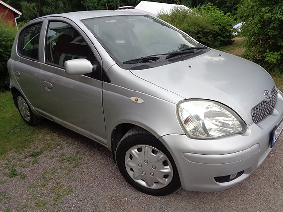 Toyota Yaris 2 of 5